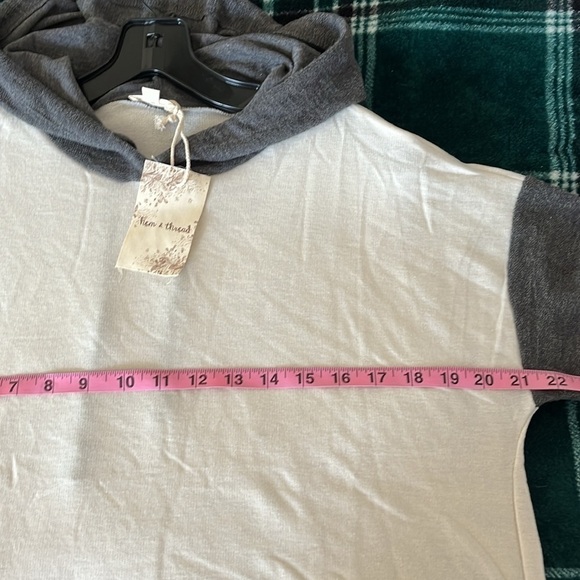 Hem & Thread Women’s Cream and Navy Blue Hoodie Size Medium NWT - Picture 7 of 9